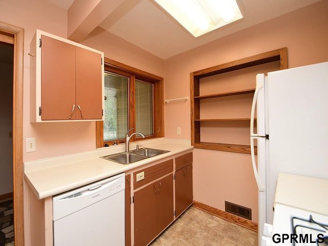 933 Moraine Drive, Lincoln, NE 68510