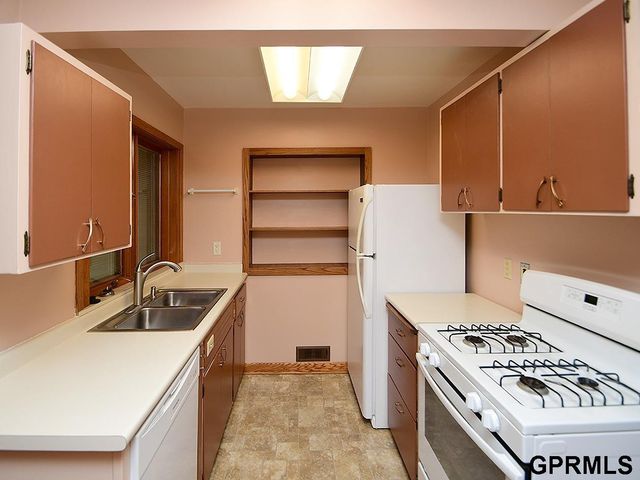 933 Moraine Drive, Lincoln, NE 68510