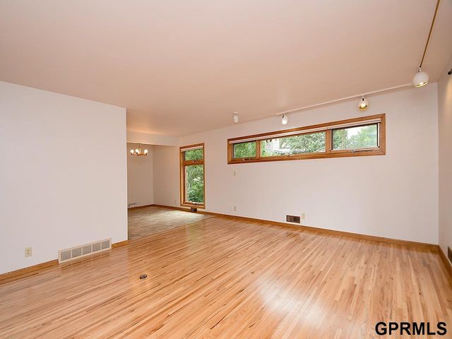 933 Moraine Drive, Lincoln, NE 68510