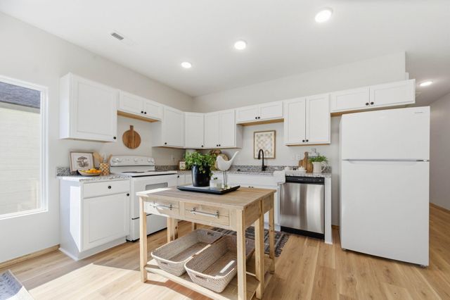 1725 N Main St, Rose Hill, KS 67133