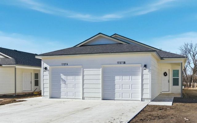 1725 N Main St, Rose Hill, KS 67133