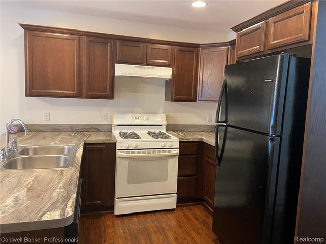 5284 Brookshire Drive, Almont Village, MI 48003