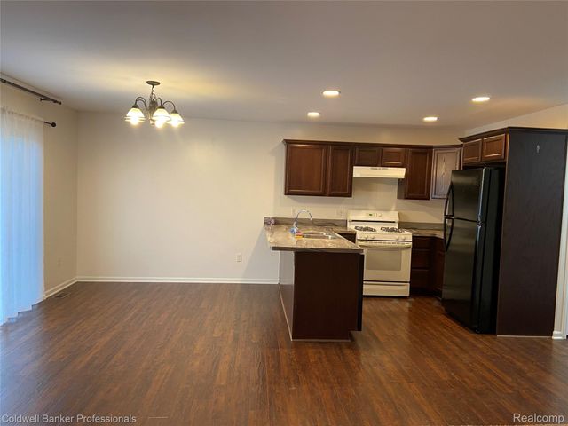 5284 Brookshire Drive, Almont Village, MI 48003