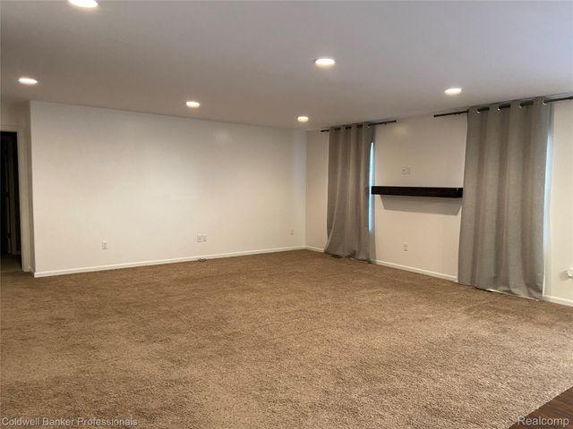 5284 Brookshire Drive, Almont Village, MI 48003