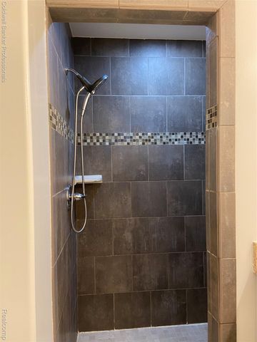 5284 Brookshire Drive, Almont Village, MI 48003