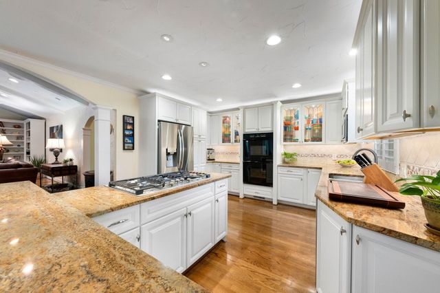 6950 Mossvine Drive, Dallas, TX 75254