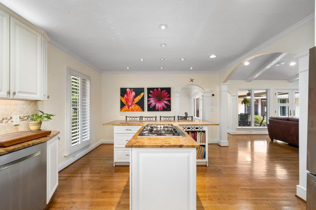 6950 Mossvine Drive, Dallas, TX 75254