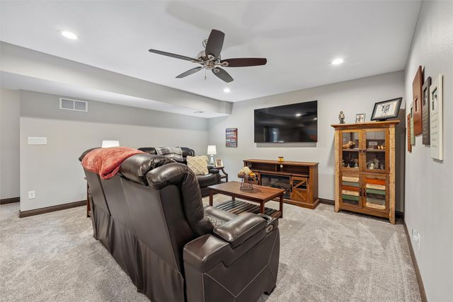 313 Summit Circle NW, Bondurant, IA 50035