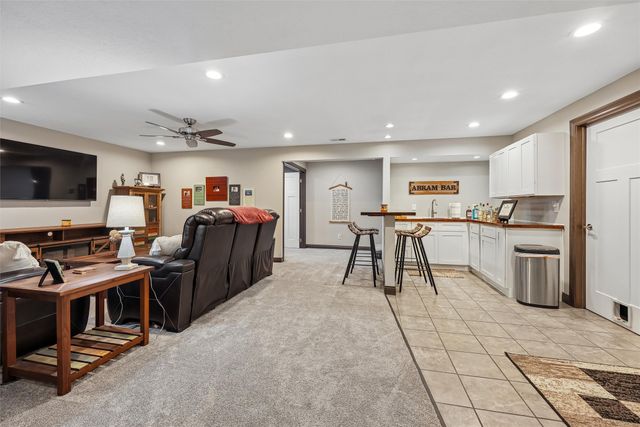 313 Summit Circle NW, Bondurant, IA 50035