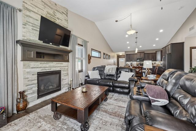 313 Summit Circle NW, Bondurant, IA 50035