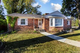 2423 Crooks Road, Royal Oak, MI 48073