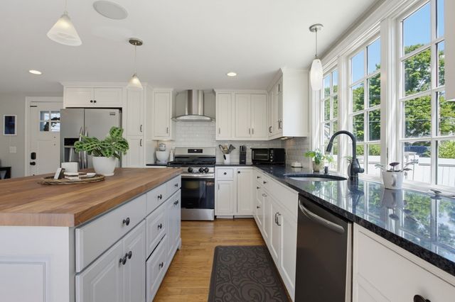 166 Southville Rd A, Southborough, MA 01772