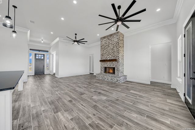 158 Estates Dr, La Vernia, TX 78121