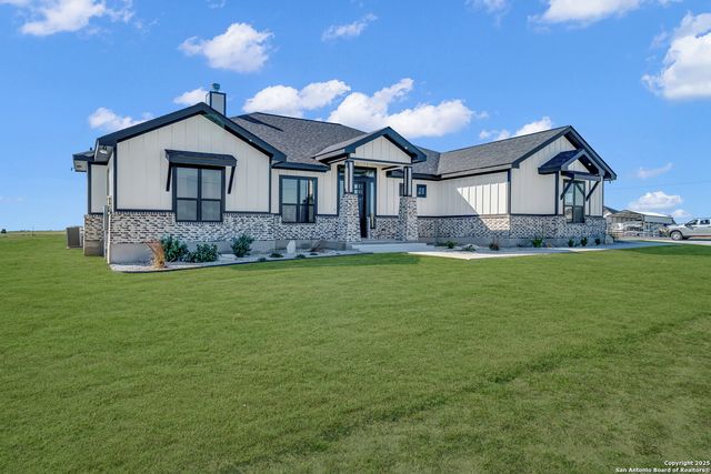 158 Estates Dr, La Vernia, TX 78121
