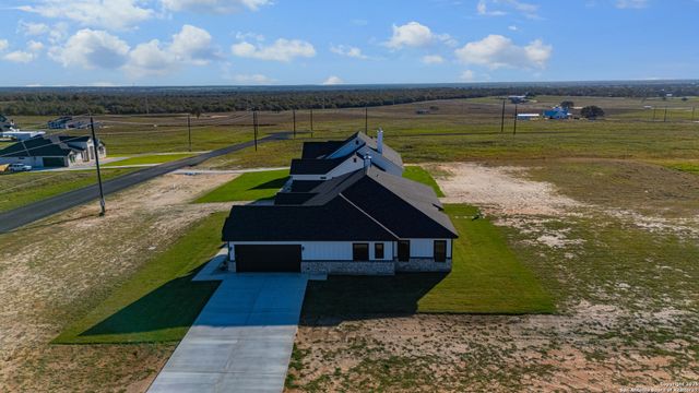 158 Estates Dr, La Vernia, TX 78121