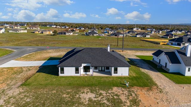 158 Estates Dr, La Vernia, TX 78121