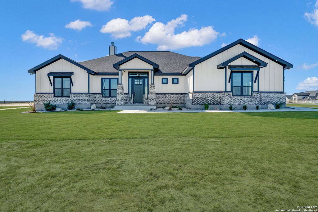 158 Estates Dr, La Vernia, TX 78121