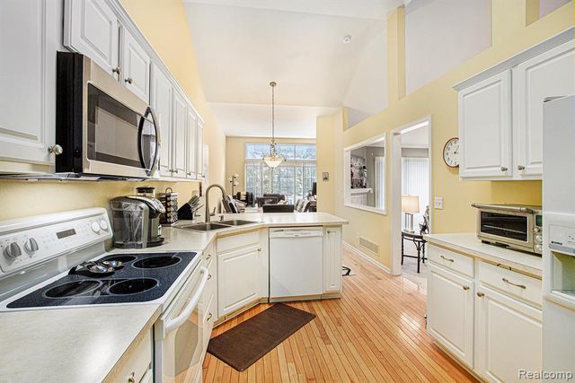 46501 Killarney Circle 174, Canton, MI 48188