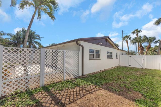 3887 50TH AVENUE S, St Petersburg, FL 33711