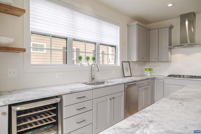 324 BISHOPGATE LN, Crozet, VA 22932