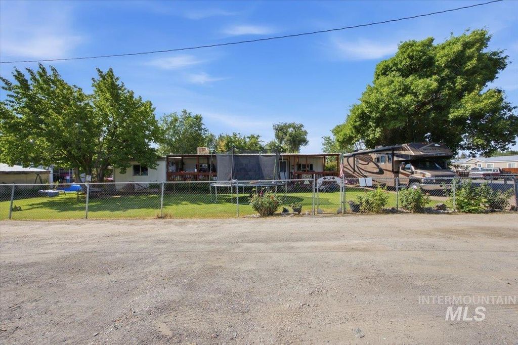 535 5th Ave W, Gooding, ID 83330 photo 2
