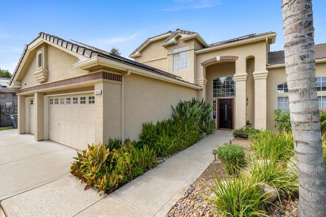 2433 Twain Avenue, Clovis, CA 93611