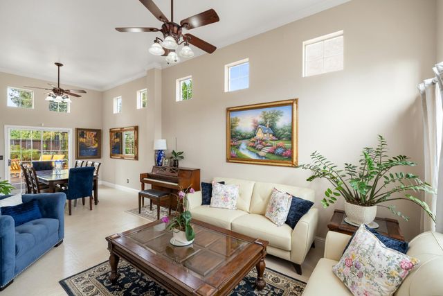 2433 Twain Avenue, Clovis, CA 93611