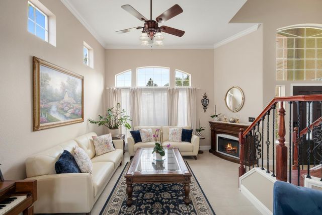 2433 Twain Avenue, Clovis, CA 93611