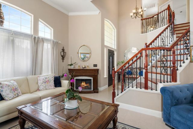 2433 Twain Avenue, Clovis, CA 93611