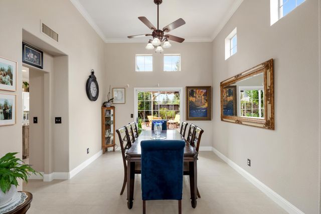 2433 Twain Avenue, Clovis, CA 93611