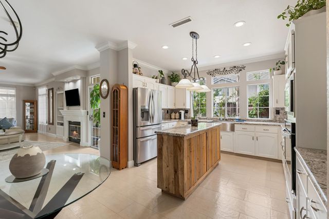 2433 Twain Avenue, Clovis, CA 93611