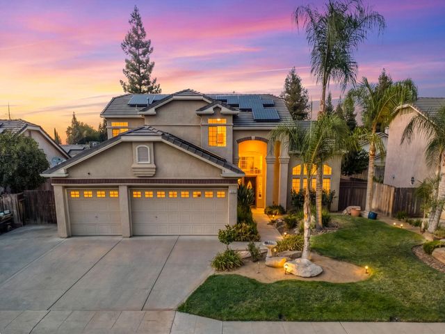 2433 Twain Avenue, Clovis, CA 93611