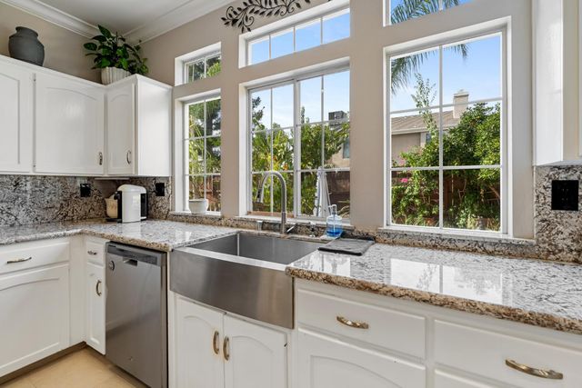 2433 Twain Avenue, Clovis, CA 93611