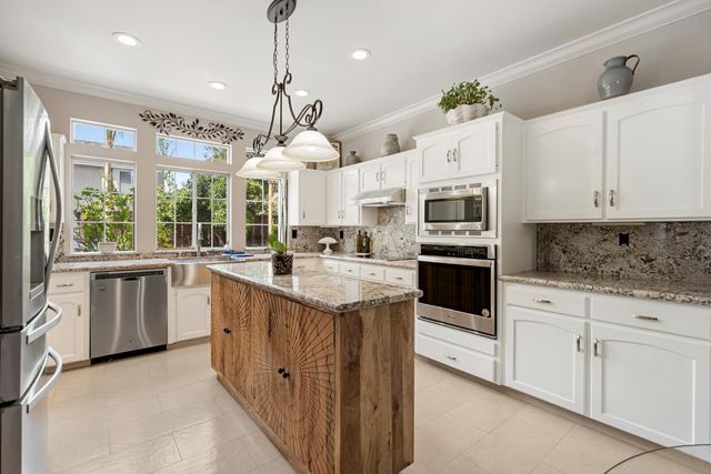 2433 Twain Avenue, Clovis, CA 93611