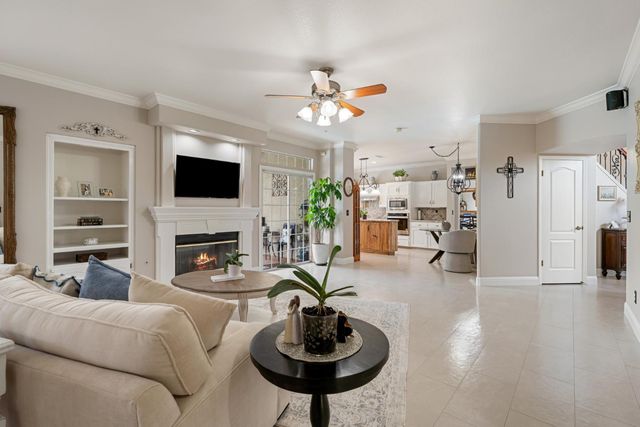 2433 Twain Avenue, Clovis, CA 93611