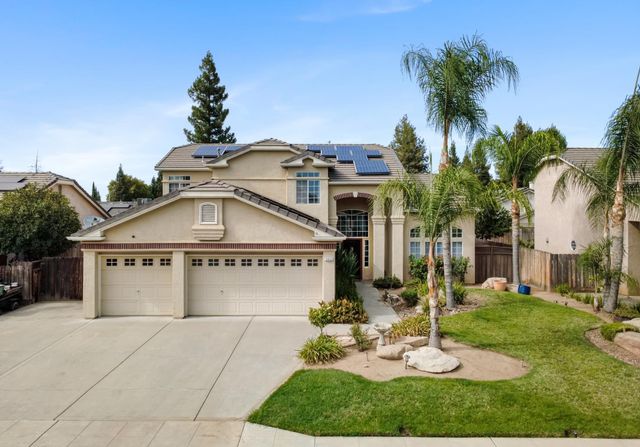 2433 Twain Avenue, Clovis, CA 93611