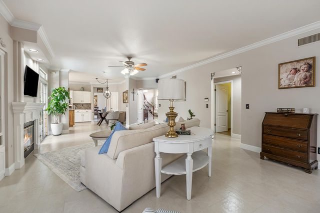 2433 Twain Avenue, Clovis, CA 93611