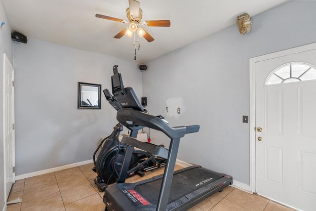 2433 Twain Avenue, Clovis, CA 93611