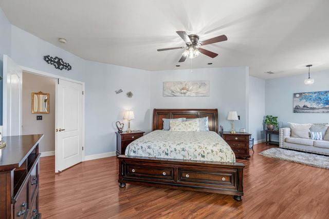 2433 Twain Avenue, Clovis, CA 93611