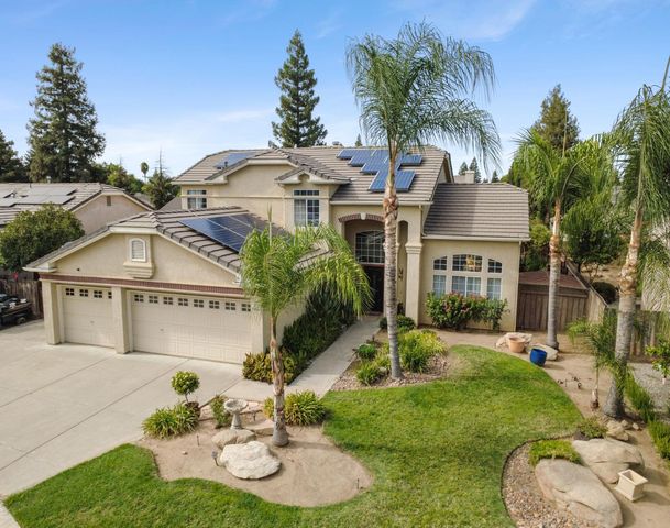 2433 Twain Avenue, Clovis, CA 93611