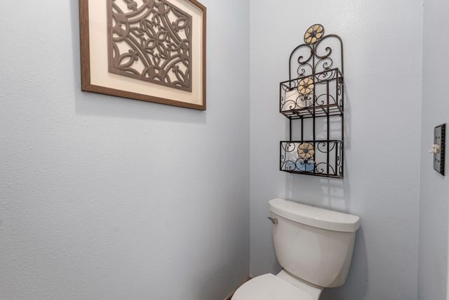 2433 Twain Avenue, Clovis, CA 93611