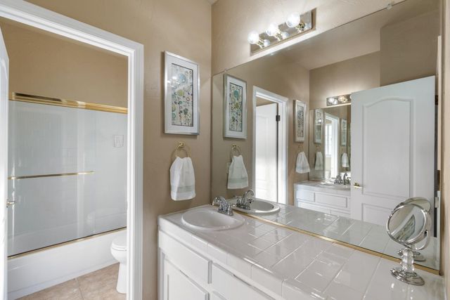 2433 Twain Avenue, Clovis, CA 93611