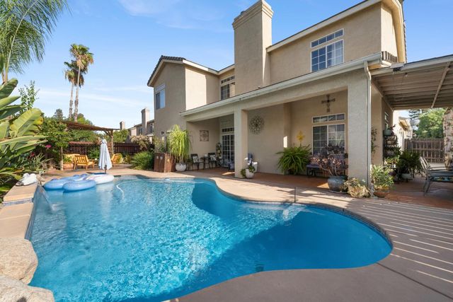2433 Twain Avenue, Clovis, CA 93611