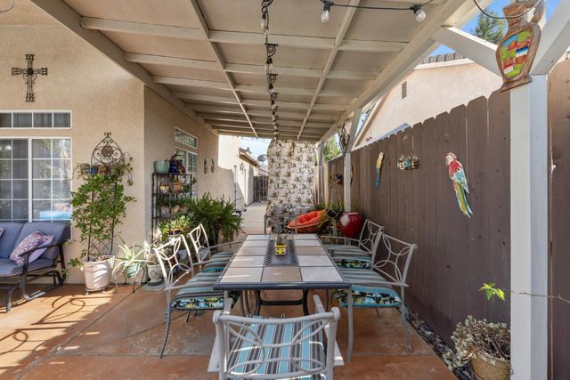 2433 Twain Avenue, Clovis, CA 93611