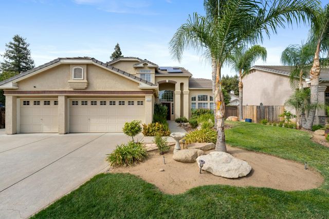 2433 Twain Avenue, Clovis, CA 93611
