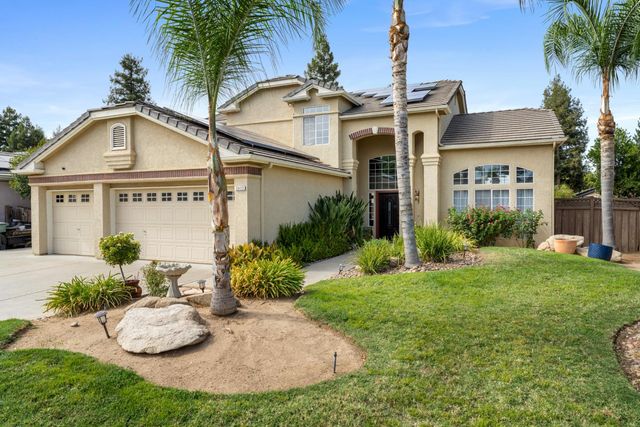 2433 Twain Avenue, Clovis, CA 93611