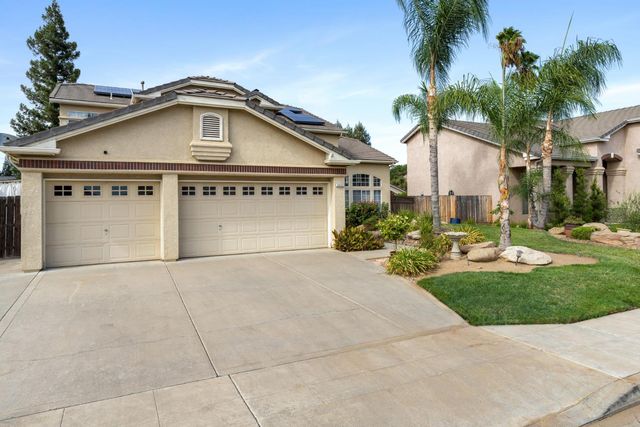 2433 Twain Avenue, Clovis, CA 93611