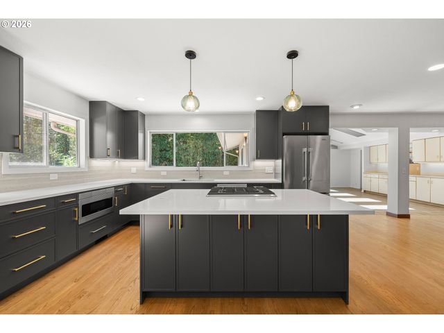 6960 Sw RALEIGHWOOD Ln, Portland, OR 97225