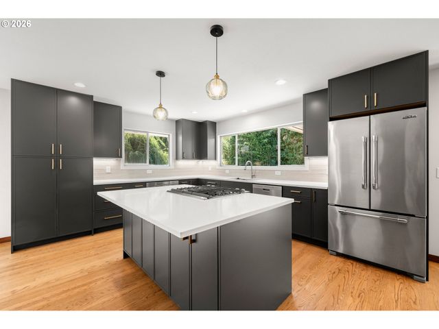 6960 Sw RALEIGHWOOD Ln, Portland, OR 97225