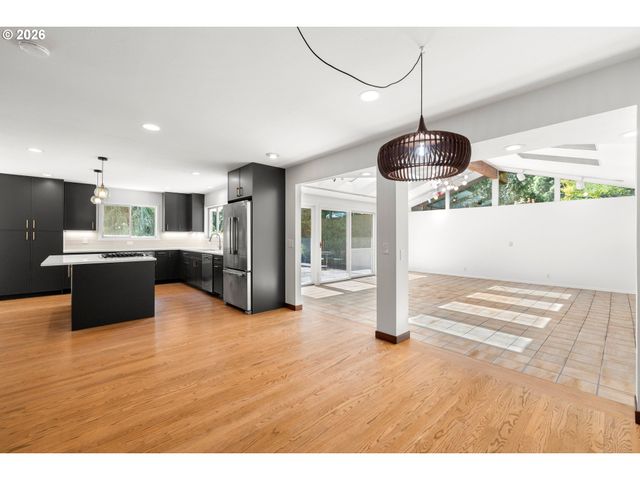 6960 Sw RALEIGHWOOD Ln, Portland, OR 97225